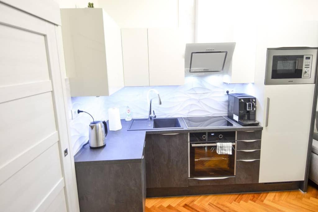Brandly New Andel Apartment *