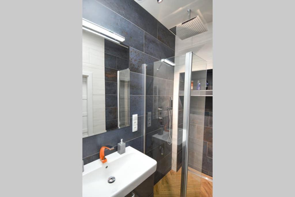 Brandly New Andel Apartament *